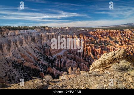 Erleben Sie die atemberaubenden Felsformationen und die lebendigen Farben des Bryce Canyon vom Bryce Point aus. Stockfoto