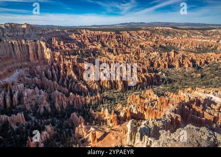 Erleben Sie die atemberaubenden Felsformationen und die lebendigen Farben des Bryce Canyon vom Bryce Point aus. Stockfoto