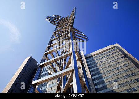 Skulptur Chronos 15, lichtkinetischer Turm vor dem Rathaus, Deutschland, Nordrhein-Westfalen, Bonn Stockfoto