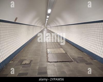 Sint-Annatunnel, Fahrrad- und Fußgängertunnel unter der Schelde, Belgien, Antwerpen, Flandern, Antwerpen Stockfoto