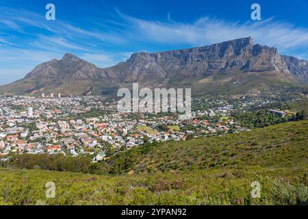 Blick auf Kapstadt, Blick auf Kapstadt, Tafelberg im Hintergrund, Südafrika, Westkap, Tafelberg-Nationalpark, Kapstadt Stockfoto