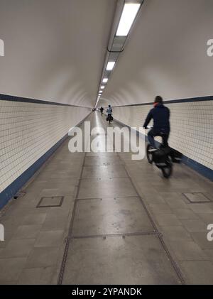 Sint-Annatunnel, Fahrrad- und Fußgängertunnel unter der Schelde, Belgien, Antwerpen, Flandern, Antwerpen Stockfoto