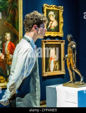 London, Großbritannien. November 2024. Frasncesco Susini, Apollo Belvedere, EST 50.000-80.000, und andere Werke aus dem Old Masters II Sale - Vorschau der Höhepunkte der Christie's Classic Week Verkäufe, einschließlich Artikel, die die Antike bis zum 21. Jahrhundert umfassen. Die Auktionen laufen bis zum 12. Dezember. Guy Bell/Alamy Live News Stockfoto