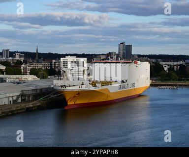 Grimaldi Lines Ro-Ro Frachtschiff Grande Ghana liegt in Southampton. Stockfoto