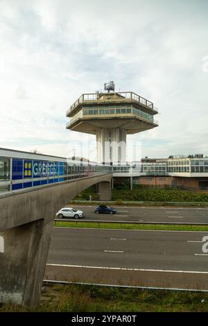 Der Pennine Tower at Lancaster (Forton) ist eine Autobahnstation zwischen den Anschlussstellen 32 und 33 der Autobahn M6 in England Stockfoto