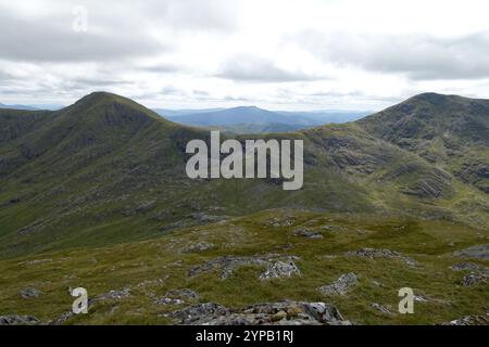 Die Scottish Mountain Corbetts „Sgurr na Ba Glaise“ und „ROIs-Bheinn“ aus „an Stac“ in Moidart, North Western Scottish Highlands, Schottland, Vereinigtes Königreich. Stockfoto