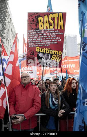 Mailand, Italien. November 2024. Concentramento del corteo di Cgil e UIL in occasione dello sciopero generaleMilano - Italia - Cronaca Venerd&#xec;, 29 Novembre, 2024 (Foto di Marco Ottico/Lapresse) Cgil und UIL Prozession anlässlich des Generalstreiks Mailand, Italien - News Freitag, 29. November 2024 (Foto von Marco Ottico/Lapresse) Credit: LaPresse/Alamy Live News Stockfoto