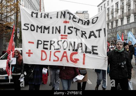 Mailand, Italien. November 2024. Concentramento del corteo di Cgil e UIL in occasione dello sciopero generaleMilano - Italia - Cronaca Venerd&#xec;, 29 Novembre, 2024 (Foto di Marco Ottico/Lapresse) Cgil und UIL Prozession anlässlich des Generalstreiks Mailand, Italien - News Freitag, 29. November 2024 (Foto von Marco Ottico/Lapresse) Credit: LaPresse/Alamy Live News Stockfoto