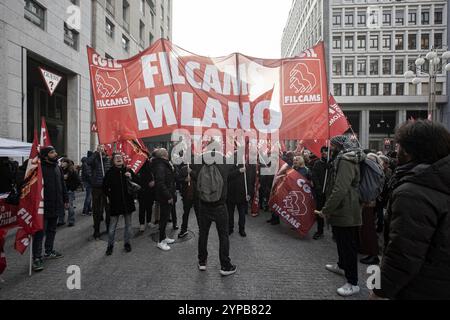 Mailand, Italien. November 2024. Concentramento del corteo di Cgil e UIL in occasione dello sciopero generaleMilano - Italia - Cronaca Venerd&#xec;, 29 Novembre, 2024 (Foto di Marco Ottico/Lapresse) Cgil und UIL Prozession anlässlich des Generalstreiks Mailand, Italien - News Freitag, 29. November 2024 (Foto von Marco Ottico/Lapresse) Credit: LaPresse/Alamy Live News Stockfoto