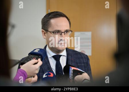 Zlin, Tschechische Republik. November 2024. Das Bezirksgericht in Zlin entscheidet, ob die Rechtsfähigkeit des Geschäftsmannes Michal Redl, Hauptangeklagter im Fall Dosimeter Korruption, auf Antrag von Redls Bruder in Zlin, Tschechische Republik, am 29. November 2024 eingeschränkt werden soll. Pavel Pechanec, Anwalt des Geschäftsmannes Michal Redl. Quelle: Dalibor Gluck/CTK Photo/Alamy Live News Stockfoto