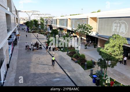 Doha, Katar. November 2024. Fahrerlager-Atmosphäre. Formel-1-Weltmeisterschaft, Rd 23, großer Preis von Katar, Freitag, 29. November 2024. Doha, Katar. Quelle: James Moy/Alamy Live News Stockfoto