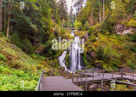 Triberger Wasserfälle in Triberg im Schwarzwald in Deutschland. Mit einem Abstieg von 163 m ist er einer der höchsten Wasserfälle des Landes. Stockfoto
