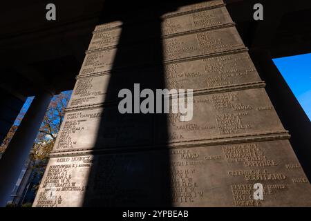 Mercantile Marine war Memorial, entworfen von Sir Edwin Lutyens und enthüllt 1928 am Tower Hill gegenüber dem Tower of London Stockfoto