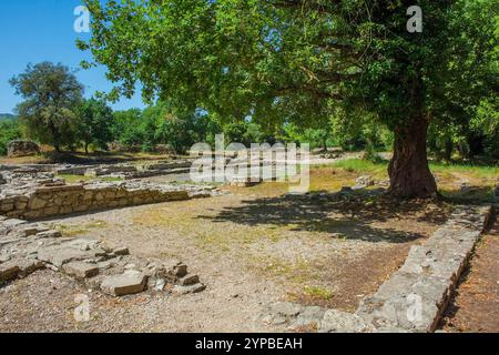 Die Überreste des Triconch-Palastes aus dem 5. Jahrhundert im Archaeological Park Butrint, im Butrint-Nationalpark, Albanien. Ein UNESCO-Weltkulturerbe Stockfoto