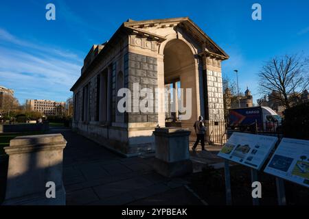 Mercantile Marine war Memorial, entworfen von Sir Edwin Lutyens und enthüllt 1928 am Tower Hill gegenüber dem Tower of London Stockfoto