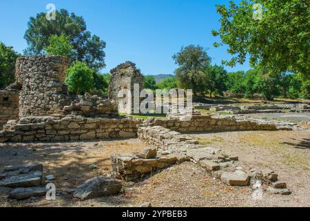 Die Überreste des Triconch-Palastes aus dem 5. Jahrhundert im Archaeological Park Butrint, im Butrint-Nationalpark, Albanien. Ein UNESCO-Weltkulturerbe Stockfoto