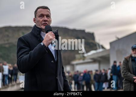 Edinburgh, Lothian, Schottland, Großbritannien. November 2024. Anführer der schottischen Tories, Russell Findlay. Die Bauern protestieren vor dem schottischen Parlament Stockfoto