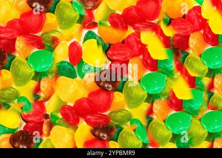 Farbenfrohe bunt lutschende Bonbons Montpensier als Hintergrund. Draufsicht. Stockfoto