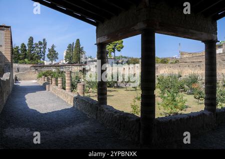 Ausgrabungen einer römischen Stadt, die durch den Ausbruch des Vesuvs im Jahre 79 n. Chr. begraben wurde. Herculaneum archäologische Stätte, Ercolano, Italien Stockfoto