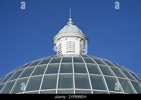 Verglastes Dach des südlichen Eingangs zum Greenwich Foot Tunnel Stockfoto