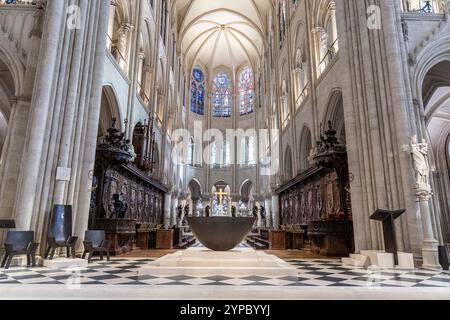 Allgemeine Ansicht der Kathedrale Notre-Dame de Paris in Paris, Frankreich. November 2024. Der französische Präsident Macron besucht am 29. November die Baustelle der Kathedrale, um den Spendern und Menschen zu danken, die am Wiederaufbau des Denkmals gearbeitet haben, nachdem es bei einem Brand am 15. April 2019 schwer beschädigt worden war. Nach fast sechs Jahren Renovierungsarbeiten wird die Pariser Kathedrale am 07. Dezember 2024 offiziell eingeweiht. Foto: Christophe Petit Tesson/Pool/ABACAPRESS. COM Credit: Abaca Press/Alamy Live News Stockfoto