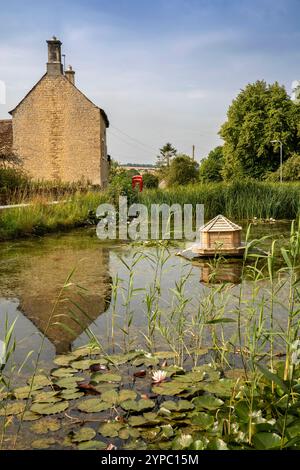 Großbritannien, England, Rutland, Barrowden, Dorfteich Stockfoto