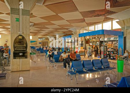 Internationale Abfluglounge am internationalen Flughafen Agadir Al-Massira in Agadir, Südwest-Marokko. Stockfoto