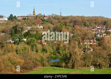 Highgate, London, Großbritannien, aus Hampstead Heath, im Spätherbst Stockfoto