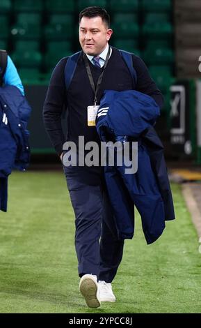 Schottland-Trainer Pedro Martinez Losa kommt vor dem ersten Leg der Qualifikation zur UEFA Women's Euro 2025, Runde zwei im Easter Road Stadion in Edinburgh. Bilddatum: Freitag, 29. November 2024. Stockfoto