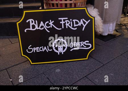 Kopenhagen, Kopenhagen, Dänemark. November 2024. Ein Black Friday-Schild am Freitag, 29. November 2024 (Foto: © Kristian Tuxen Ladegaard Berg/ZUMA Press Wire) NUR ZUR REDAKTIONELLEN VERWENDUNG! Nicht für kommerzielle ZWECKE! Stockfoto