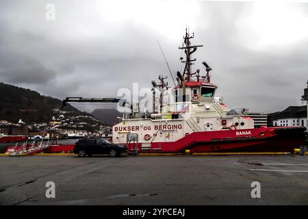 Schlepper Banak liegt am Tollbodkaien Kai im Hafen von Bergen, Norwegen Stockfoto