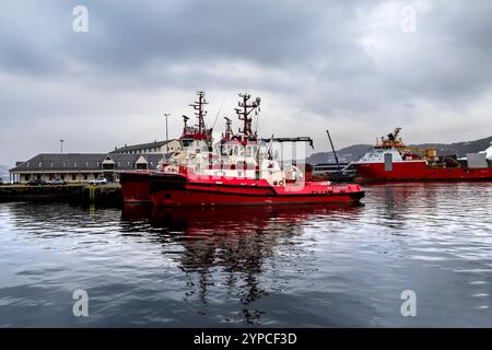 Schlepper BB Coaster und Banak liegen am Tollbodkaien Kai im Hafen von Bergen, Norwegen Stockfoto