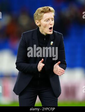 Trainer der Republik Irland Eileen Gleeson vor dem ersten Leg der Qualifikation zur UEFA Women's Euro 2025, Runde zwei im Cardiff City Stadium, Wales. Bilddatum: Freitag, 29. November 2024. Stockfoto