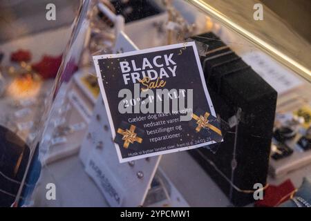 Kopenhagen, Kopenhagen, Dänemark. November 2024. Ein Black Friday-Schild am Freitag, 29. November 2024 (Foto: © Kristian Tuxen Ladegaard Berg/ZUMA Press Wire) NUR ZUR REDAKTIONELLEN VERWENDUNG! Nicht für kommerzielle ZWECKE! Stockfoto