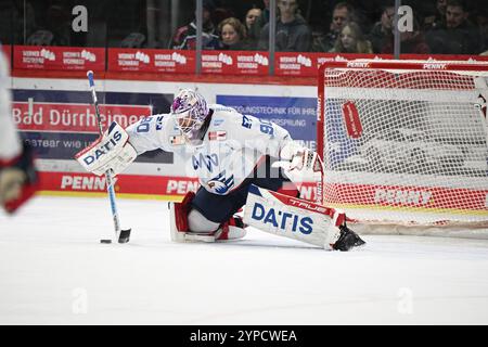 Felix Brueckmann (Adler Mannheim #90) Schwenninger Wild Wings gegen Adler Mannheim, Eishockey, DEL, Spieltag 21, Saison 2024/2025, 29.11.2024 Foto: Eibner-Pressefoto/Sven Laegler Stockfoto