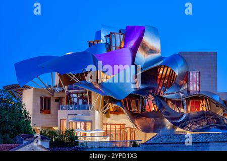 Spanien baskische Provinzen Rioja mit La Guardia Marques de Riscal Weinkellerarchitektur Wellen Urlaub Reisen Stockfoto