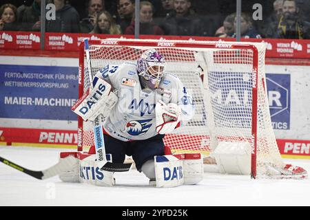 Schwenningen, Deutschland. November 2024. Felix Brueckmann (Adler Mannheim #90) Schwenninger Wild Wings gegen Adler Mannheim, Eishockey, DEL, Spieltag 21, Saison 2024/2025, 29.11.2024 Foto: Eibner-Pressefoto/Sven Laegler Credit: dpa/Alamy Live News Stockfoto