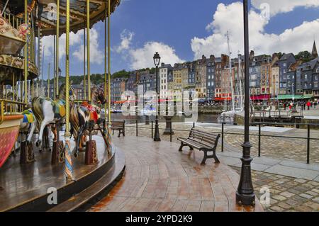 Der Vieux Port (alter Hafen) von Honfleur im Departement Calvados, Normandie, Frankreich, Europa Stockfoto