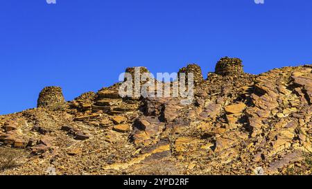 Runde Gräber aus ungeschnittenen Steinen, Bienenstockgräber, in der Nähe der Stadt Al Ayn, Arabische Halbinsel, Sultanat Oman Stockfoto