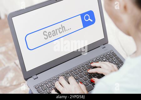 Januar 2024, Brasilien. In dieser Abbildung wird die Symbolleiste Suchen auf einem Laptop-Bildschirm angezeigt Stockfoto