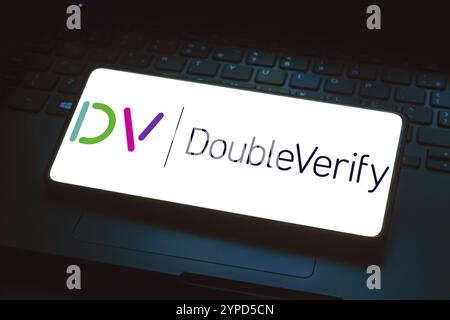 Januar 2024, Brasilien. In dieser Abbildung wird das DoubleVerify Holdings, Inc. (DV)-Logo auf einem Smartphone-Bildschirm angezeigt Stockfoto