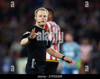 Sheffield, Großbritannien. November 2024. Schiedsrichter Gavin Ward während des Sky Bet Championship Matches in der Bramall Lane, Sheffield. Der Bildnachweis sollte lauten: Simon Bellis/Sportimage Credit: Sportimage Ltd/Alamy Live News Stockfoto