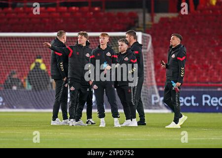 Sheffield, Großbritannien. November 2024. Sunderland AFC Kader auf dem Spielfeld vor dem Spiel Sheffield United FC gegen Sunderland AFC Skybet EFL Championship in Bramall Lane, Sheffield, England, Großbritannien am 29. November 2024 Credit: Every Second Media/Alamy Live News Stockfoto