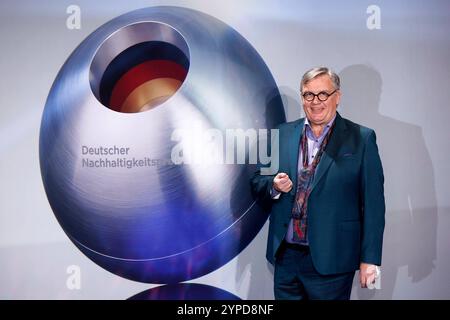 Komiker Hape Kerkeling bei der Verleihung des Deutschen Nachhaltigkeitspreis im Maritim Hotel Düsseldorf. Düsseldorf, 29.11.2024 NRW Deutschland *** Comedian Hape Kerkeling bei der Verleihung des Deutschen Nachhaltigkeitspreises im Maritim Hotel Düsseldorf Düsseldorf, 29 11 2024 NRW Deutschland Copyright: XChristophxHardtx Stockfoto