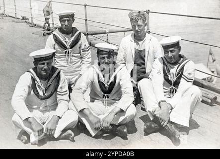 Seeleute der HMS Kaiser von Indien während des Dienstes in der Mittelmeerflotte, ca. Anfang der 1920er Jahre Stockfoto