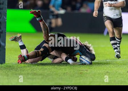 Tyrone Green von Harlequins feiert am 29. November 2024 im Gallagher Premiership Rugby Spiel zwischen Harlequins und Bristol Rugby in Twickenham Stoop, England. Foto: Grant Winter. Nur redaktionelle Verwendung, Lizenz für kommerzielle Nutzung erforderlich. Keine Verwendung bei Wetten, Spielen oder Publikationen eines einzelnen Clubs/einer Liga/eines Spielers. Quelle: UK Sports Pics Ltd/Alamy Live News Stockfoto