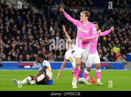 Flynn Downes aus Southampton feiert das erste Tor ihrer Mannschaft während des Spiels der Premier League im American Express Stadium, Brighton und Hove. Bilddatum: Freitag, 29. November 2024. Stockfoto