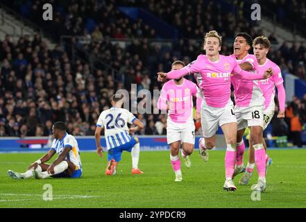 Flynn Downes aus Southampton feiert das erste Tor ihrer Mannschaft während des Spiels der Premier League im American Express Stadium, Brighton und Hove. Bilddatum: Freitag, 29. November 2024. Stockfoto