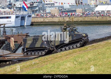 Bandvagn 206 (BV 206) gepanzertes Geländefahrzeug der Royal Dutch Marines. Den Helder, Niederlande - 7. Juli 2012 Stockfoto