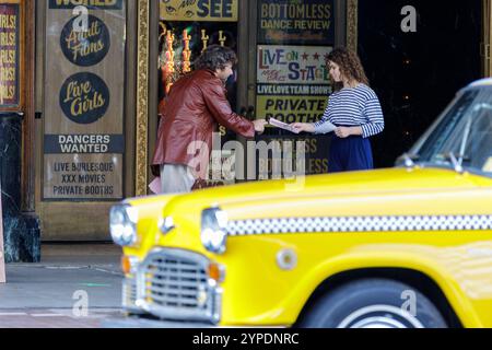 Am 4. Oktober 2024 verwandelte Call Films LLC das Landmark Theater in Syracuse, NY, in eine Peep Show für eine romantische Komödie, die 1984 in New York spielt. Stockfoto